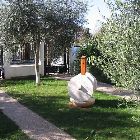 Dady With A Large Covered Terrace 3* Fažana