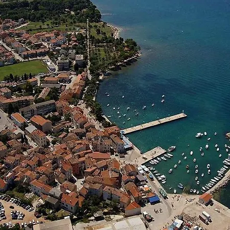 Dady With A Large Covered Terrace 3* Fažana