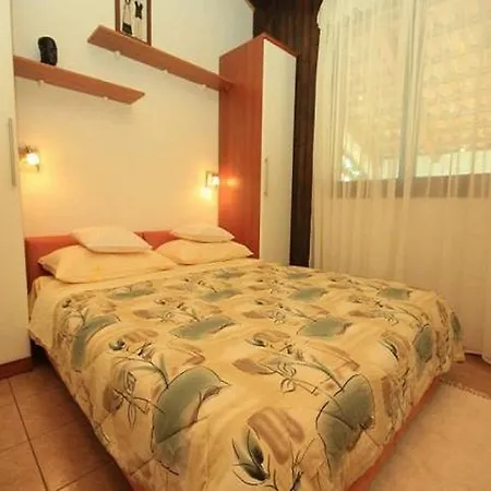 Vendégház Dady With A Large Covered Terrace Fažana