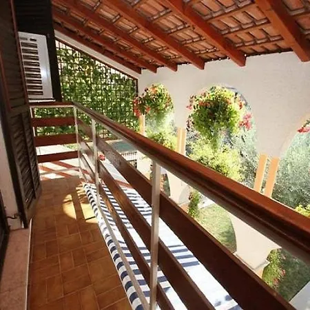 Dady With A Large Covered Terrace 3* Fažana