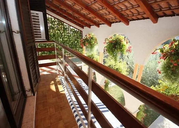 Dady With A Large Covered Terrace 3* Fažana